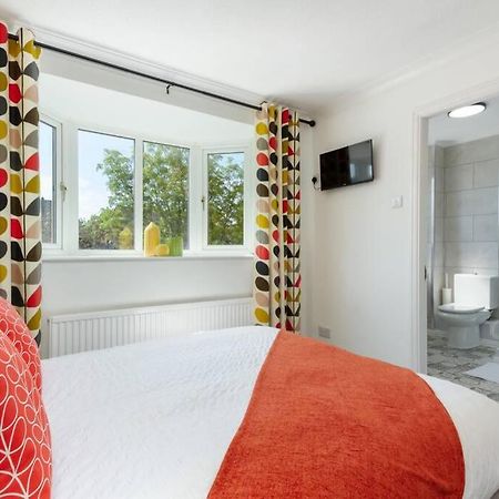 Avella By The Park Villa ลิธึม เซนต์ แอนน์ส ภายนอก รูปภาพ